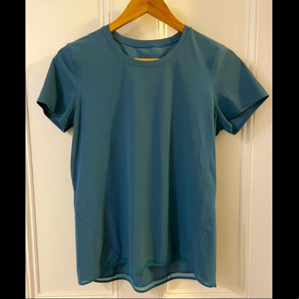 Lululemon short sleeve T-shirt.